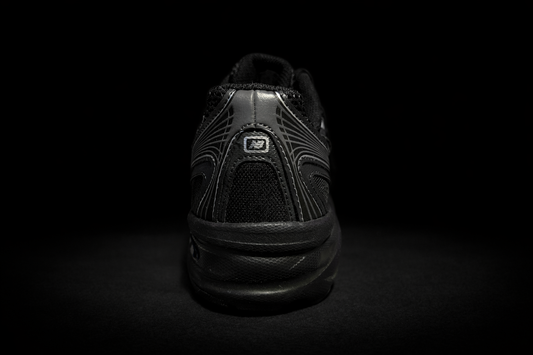 New Balance 740 Black – Authentic